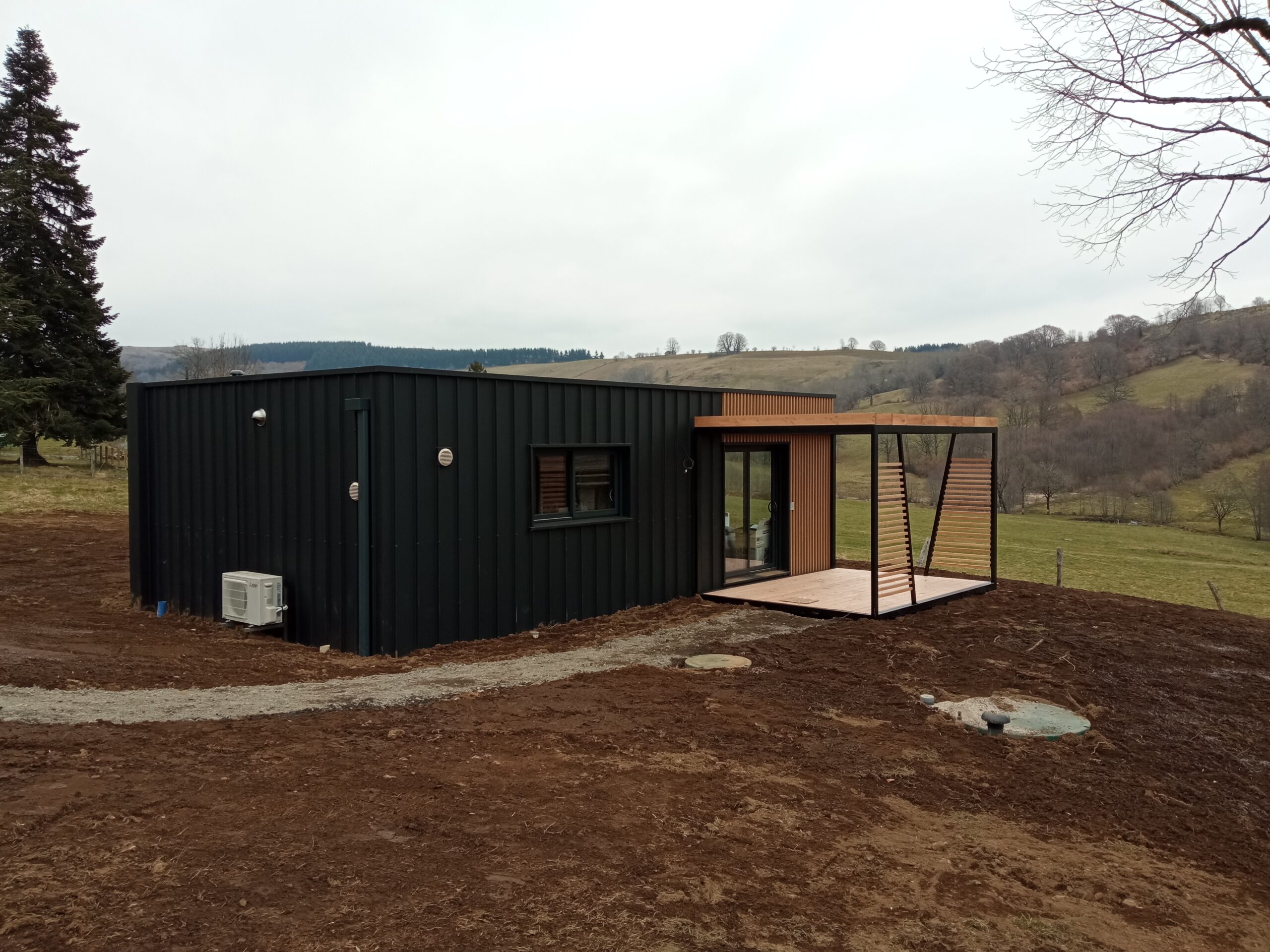 Une nouvelle maison modulaire Modul'Theil de 65 m² installée en région Auvergne-Rhône-Alpes.